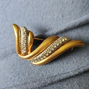 Source Unknown Gold and Silver Wave Brooch